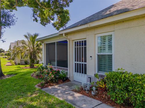 911 Golfview Woods Dr, SUN CITY CENTER, FL, 33573-6746 | Card Image