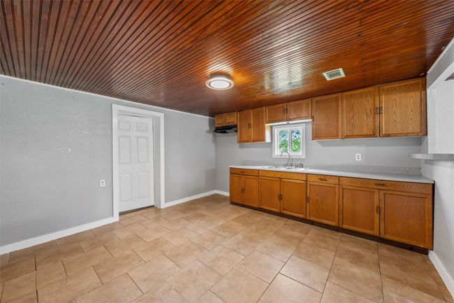 1560 Roadrunner Trl, House other with 3 bedrooms, 2 bathrooms and null parking in Riesel TX | Image 8