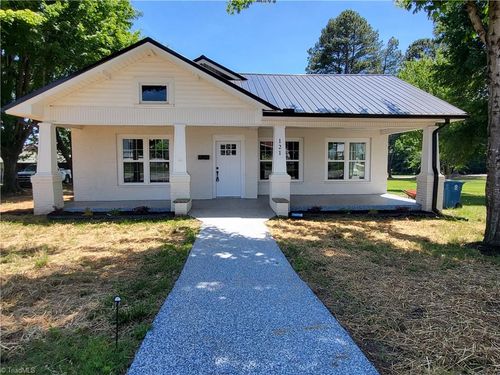 121 W Elm Street, Yadkinville, NC, 27055 | Card Image
