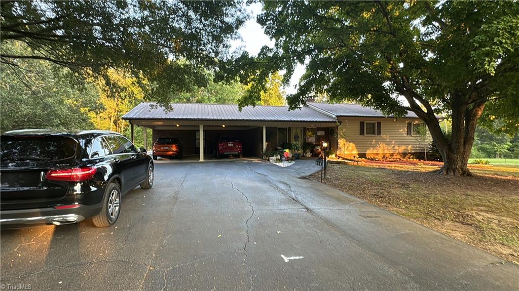 Farmbrook Dr, Denton, NC 27239