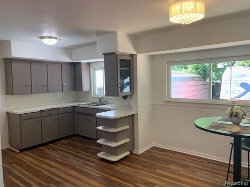 5709 Suburban Ct, Flint, MI, 48505-2645 | Card Image