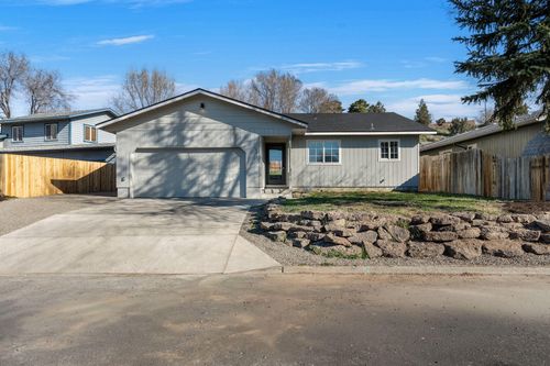 695 Ne 8th St, Prineville, OR, 97754-3142 | Card Image
