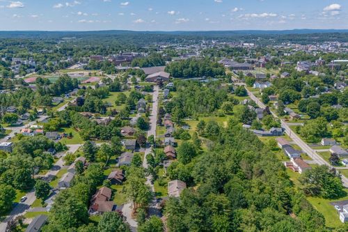 52 Robinson Gdns, Lewiston, ME, 04240-5349 | Card Image