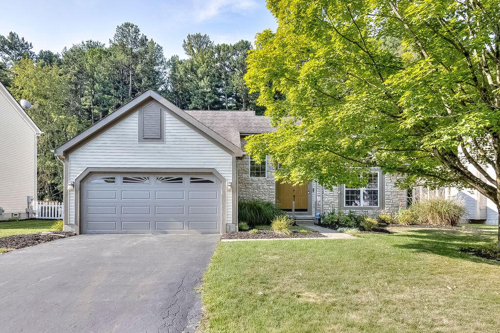 Priestley Dr, Reynoldsburg, OH 43068