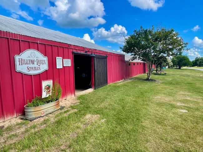 Area Amenities: Equestrian Stables | Image 21