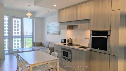 3210-39 Roehampton Ave, Toronto, ON, M4P0G1 | Card Image