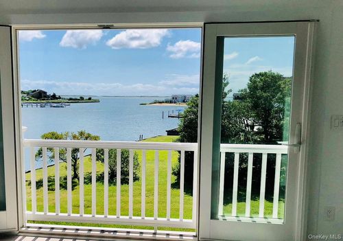 23 Nautilus Dr, Hampton Bays, NY, 11946-3312 | Card Image