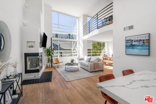 2-2020 6th St, Santa Monica, CA, 90405 | Card Image