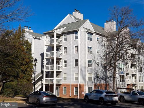 2-c4-3179 Summit Square Dr, OAKTON, VA, 22124-2868 | Card Image