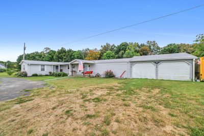 227 R J Rye Ln, House other with 3 bedrooms, 2 bathrooms and 2 parking in Erin TN | Image 2