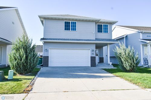 915 30th Ave W, West Fargo, ND, 58078-7937 | Card Image