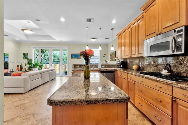 7431 Center Bay Dr, House other with 3 bedrooms, 3 bathrooms and null parking in North Bay Village FL | Image 7