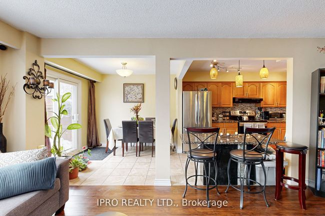 238 Royal Salisbury Way, House attached with 3 bedrooms, 2 bathrooms and 3 parking in Brampton ON | Image 20