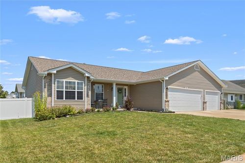 1811 Hackmann Hollow Dr, Wentzville, MO, 63385-3864 | Card Image