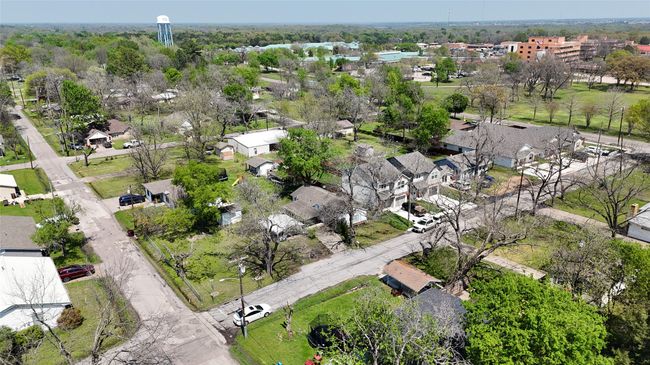 Aerial view with a residential view | Image 13