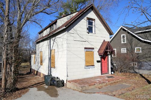 5381 Bermuda Dr, Normandy, MO, 63121-1407 | Card Image