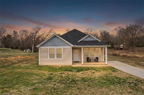 444 Weatherly St, Ramseur, NC, 27316-9504 | Card Image