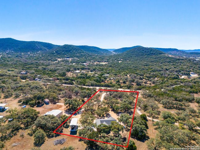 381 Camino Primero, House other with 3 bedrooms, 2 bathrooms and null parking in Leakey TX | Image 57