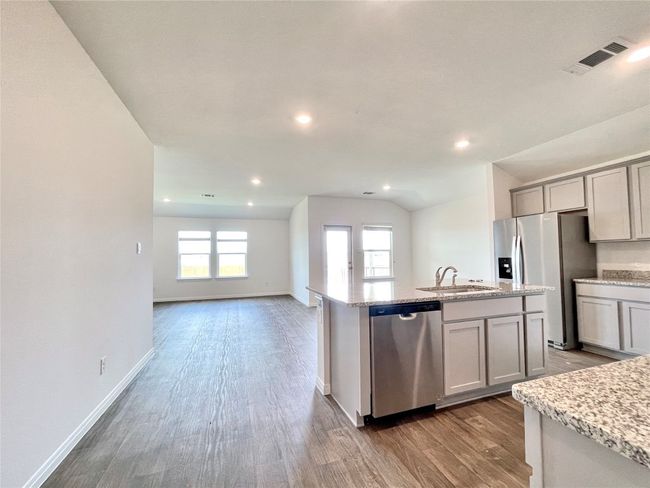 590 Gladiola Loop, House other with 4 bedrooms, 2 bathrooms and 2 parking in Kyle TX | Image 6