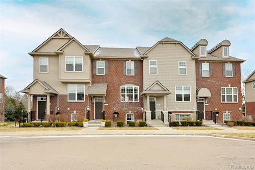 2817 Hartwick Dr, Rochester Hills, MI, 48307-4339 | Card Image