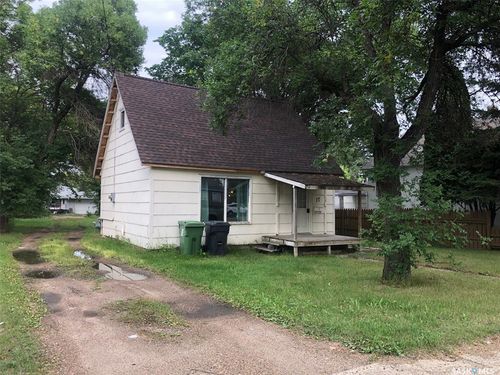 17 Gladstone Ave S, Yorkton, SK, S3N2B2 | Card Image