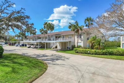 202 - 811 Waterside Drive, Condo with 2 bedrooms, 2 bathrooms and null parking in VENICE FL | Image 2