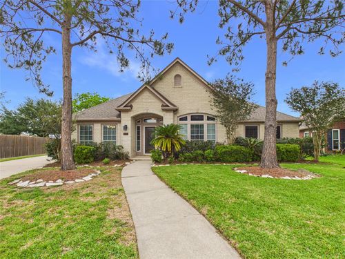 111 Bending Brook Ln, Dickinson, TX, 77539-6135 | Card Image
