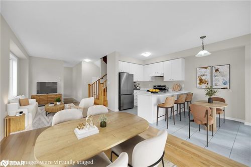 9-8273 Tulip Tree Dr, Niagara Falls, ON, L2H3S8 | Card Image