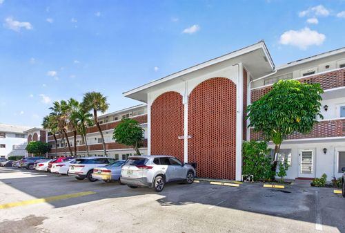 w109-2050 Ne 39th St, Lighthouse Point, FL, 33064-7458 | Card Image