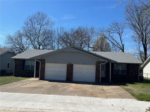 1012 Whipporwill Ln, Siloam Springs, AR, 72761-2056 | Card Image