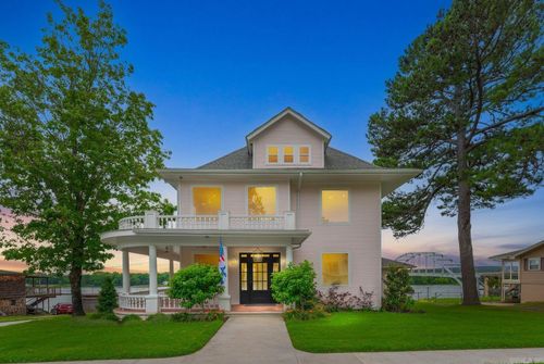 601 W River St, Ozark, AR, 72949-3129 | Card Image