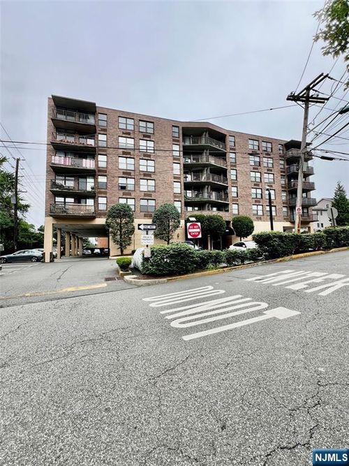200 Division St, Cliffside Park, NJ, 07010-2328 | Card Image