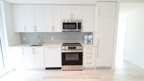 504-2450 Old Bronte Rd, Oakville, ON, L6M5P6 | Card Image