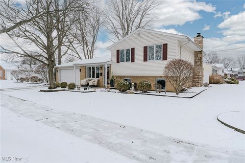 718 Hartford Dr, Elyria, OH, 44035-3004 | Card Image