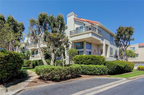 6052 Shadowbrook Cir, Huntington Beach, CA, 92648-5567 | Card Image