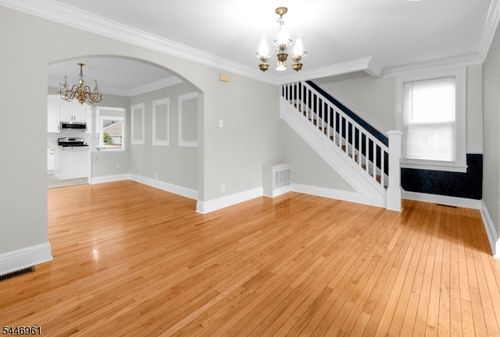 521 E Blancke St, Linden, NJ, 07036-2801 | Card Image