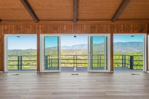 27608 Cobb Ln, Valley Center, CA, 92082-6640 | Card Image