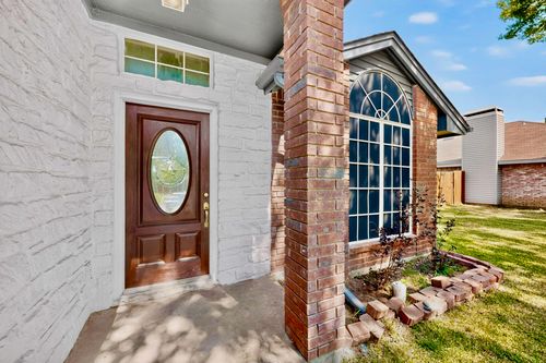 5205 Livermore Dr, Arlington, TX, 76017-6224 | Card Image