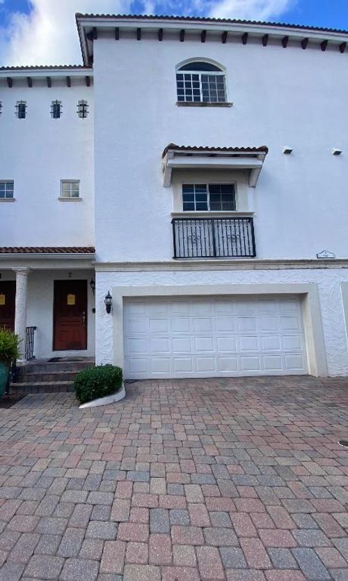 2-1950 Presidential Way, West Palm Beach, FL, 33401-1505 | Card Image