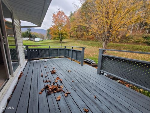 1267 Highway 143, Roan Mountain, TN, 37687-3532 | Card Image
