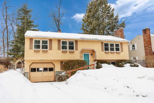 23 Estate Dr, Manchester, NH, 03104-4034 | Card Image