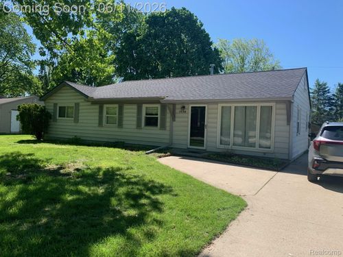 1096 Truwood Dr, Rochester Hills, MI, 48307-5457 | Card Image
