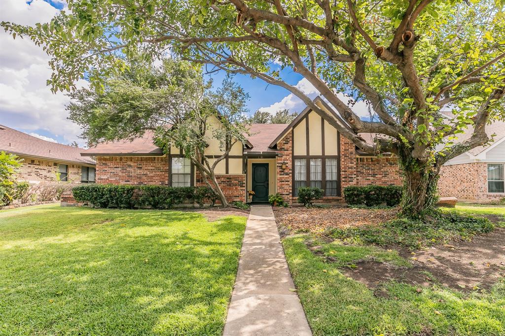 Mayflower Dr, Carrollton, TX 75007