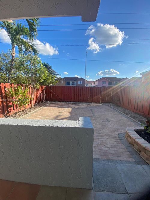 apt-f128-1725 W 60th St, Hialeah, FL, 33012-6846 | Card Image