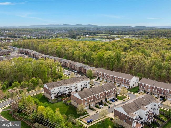 42241 Violet Mist Ter, Townhouse with 4 bedrooms, 4 bathrooms and null parking in BRAMBLETON VA | Image 41