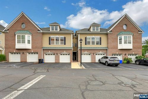906 River Pl, Butler, NJ, 07405-1093 | Card Image