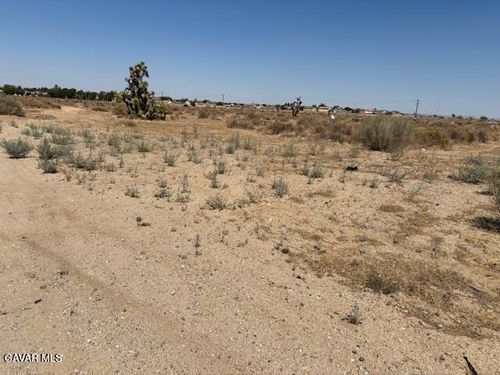 Vic Holcom Holcomb Ridge 180th Road, Llano, CA, 93544 | Card Image