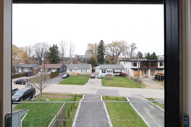 1048 Roosevelt Rd, House attached with 5 bedrooms, 6 bathrooms and 2 parking in Mississauga ON | Image 25