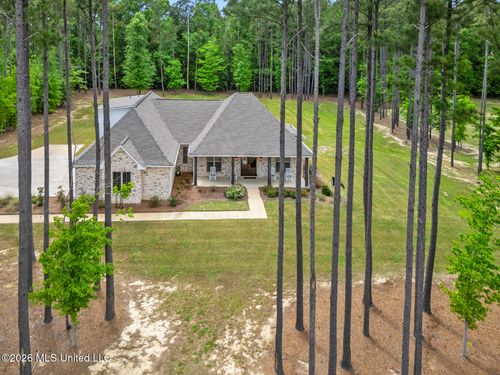 154 Fallen Oaks Dr, Brandon, MS, 39047-6777 | Card Image