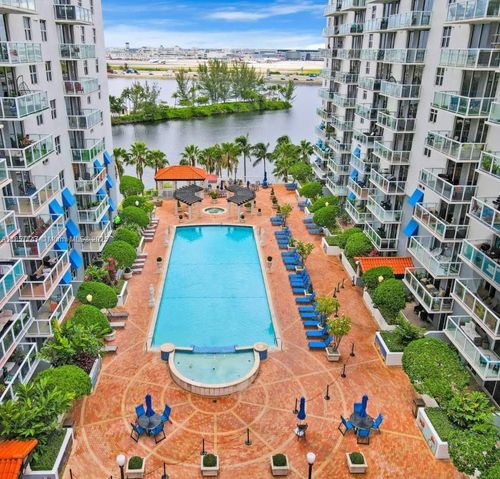 ph1-5085 Nw 7th St, Miami, FL, 33126-3460 | Card Image